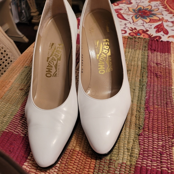 SALVATORE Ferragamo - Picture 10 of 11